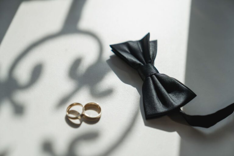 Artystyczna kompozycja ślubnych detali – elegancja i styl w fotografii premium 7. Szykowa