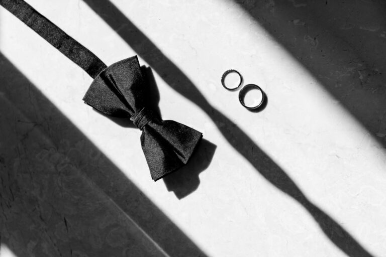 detale pana młodego na podłodze