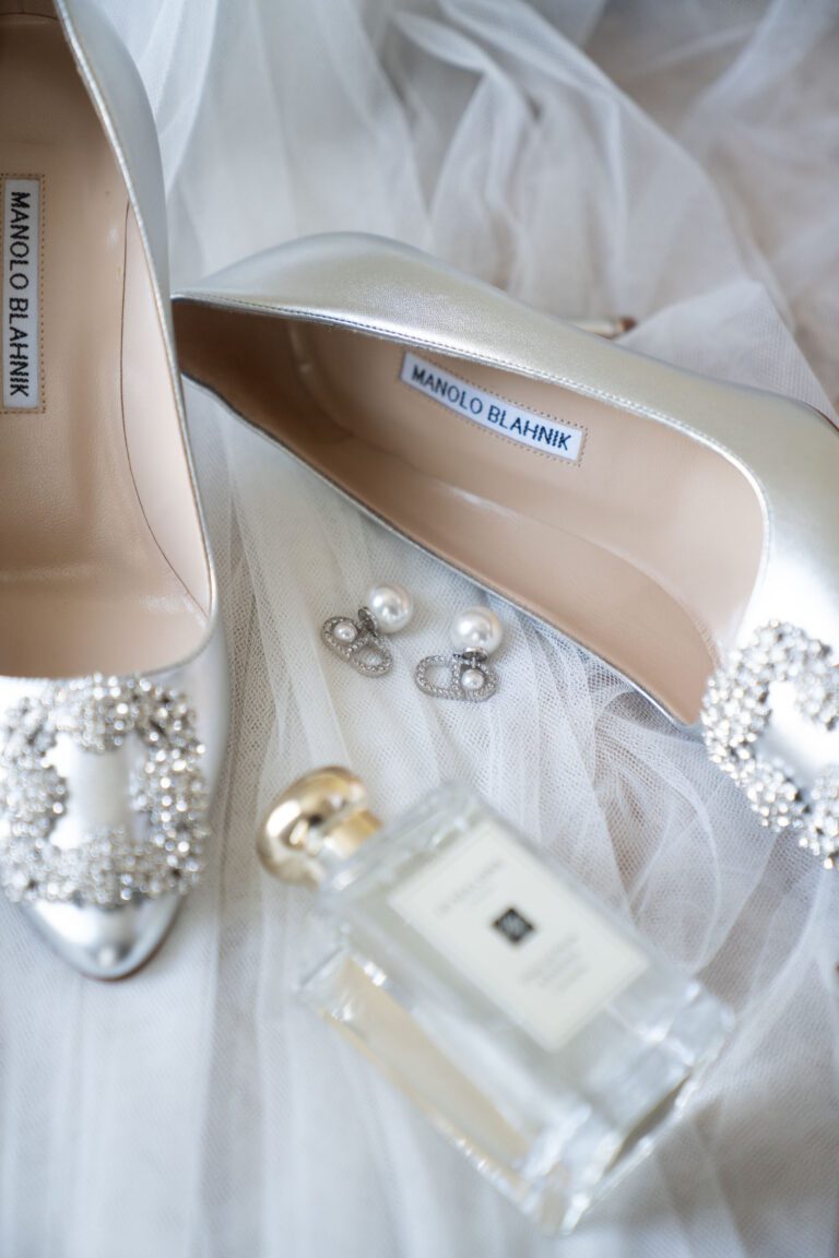 buty i kolczyki panny młodej