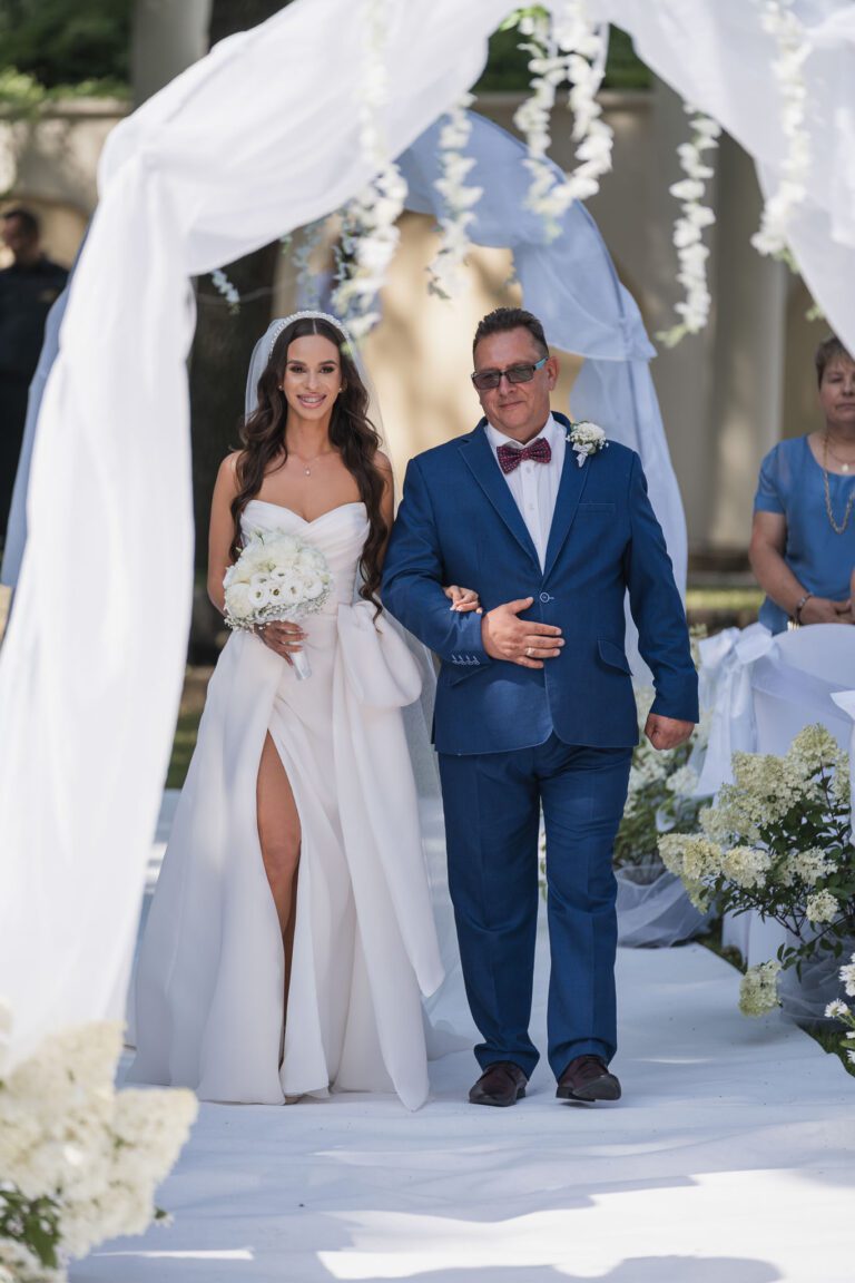 tata panny młodej prowadzi córkę do ołtarza hotel Windsor