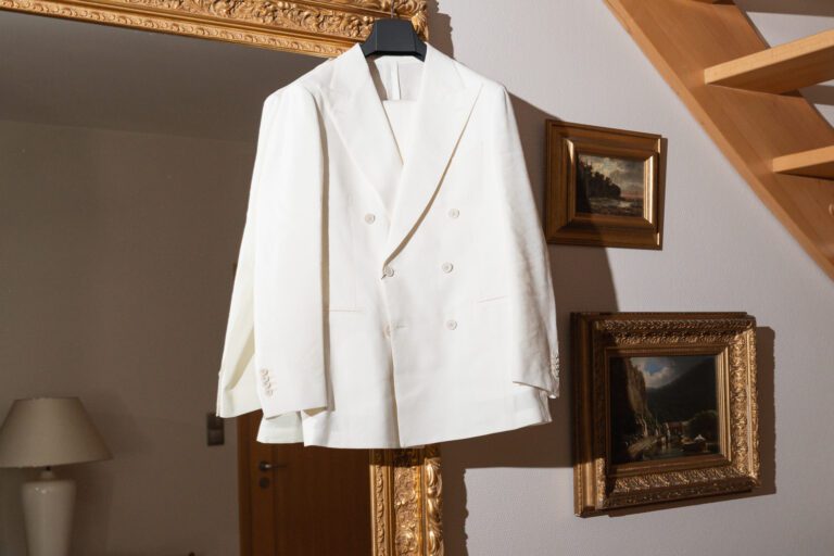 Para młoda podczas ceremonii ślubnej w kościele