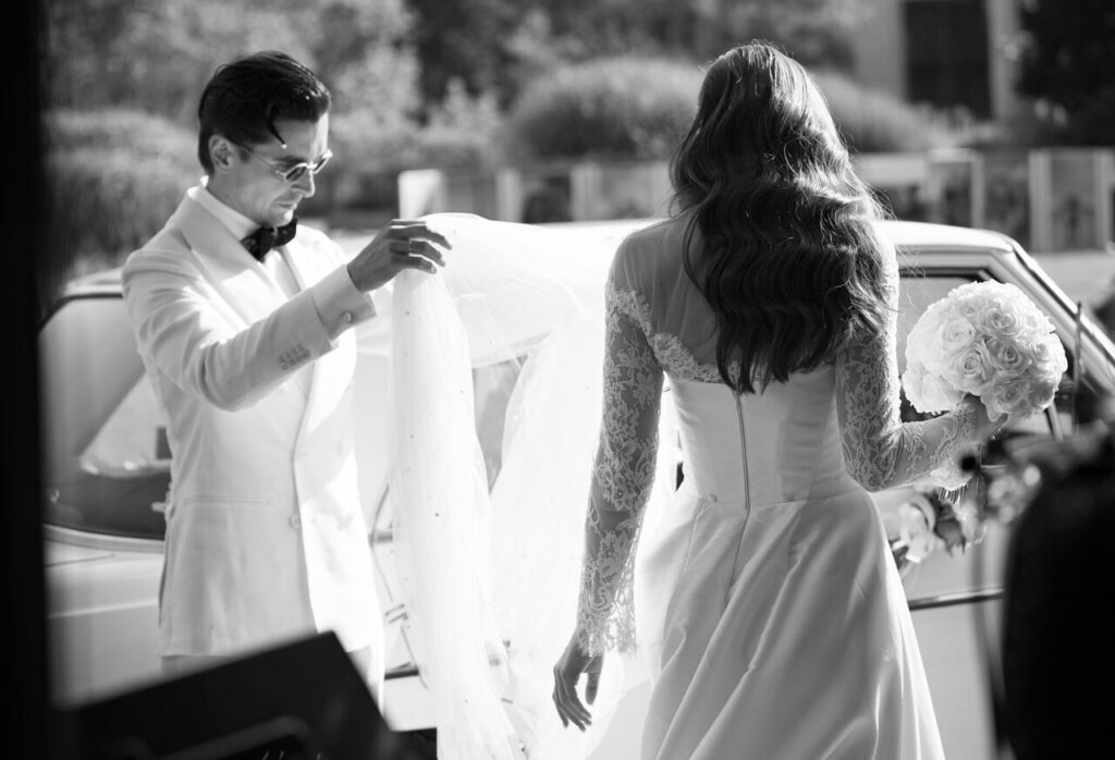 Weronika w sukni ślubnej i Karol w Mironicach