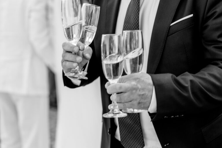 Weronika w sukni ślubnej i Karol w Mironicach