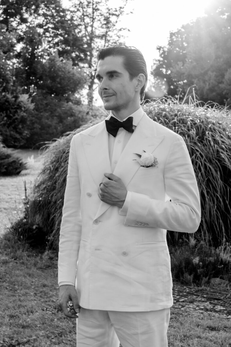 Para młoda podczas ceremonii ślubnej w kościele