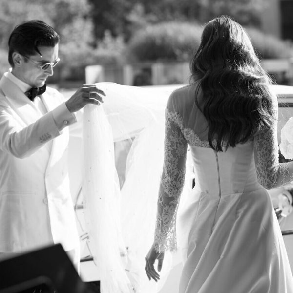 Weronika w sukni ślubnej i Karol w Mironicach